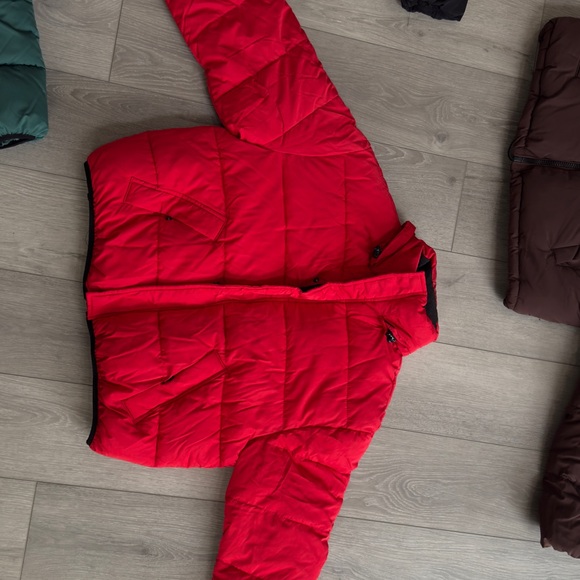 URBAN OUTFITTERS RED PUFFER JACKET WUTH FLEECE LINING - Picture 2 of 5